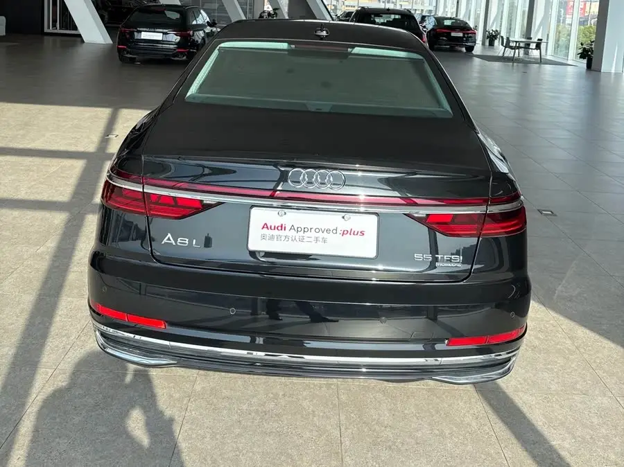 أودي A8 2023 A8L 55 TFSI quattro الرائد