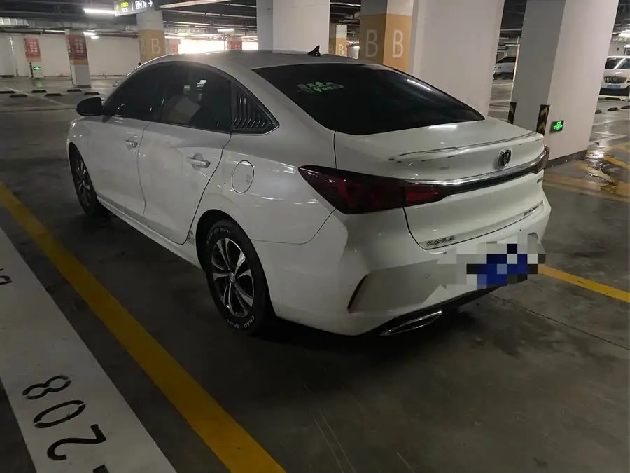 إيدونغ 2022 بلس بلوتو الأزرق NE 1.4T GDI DCT الإصدار الفاخر