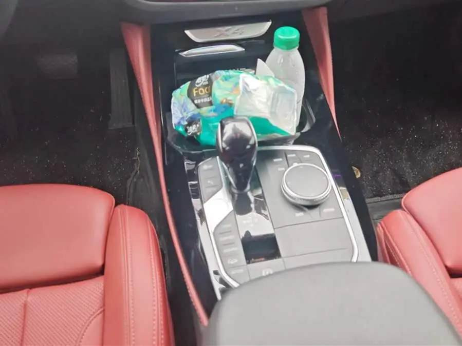 بي إم دبليو X4 2022 xDrive 25i حزمة M الرياضية