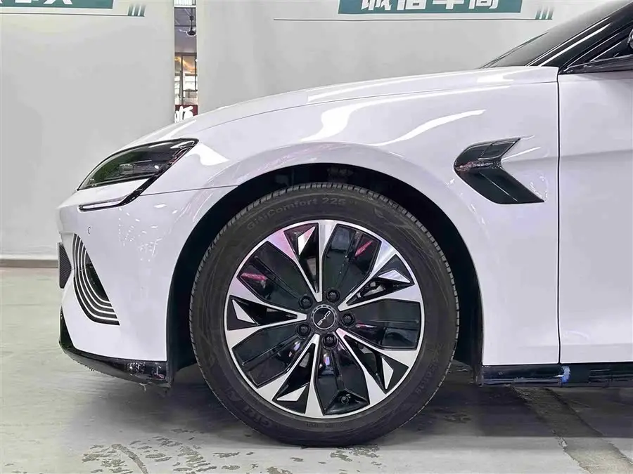 ختم 2022 طراز 550 كم النسخة الفاخرة ذات الدفع الخلفي بنطاق قياسي