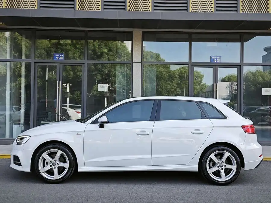 أودي A3 2020 سبورت باك 35 TFSI طراز الأزياء الوطنية VI