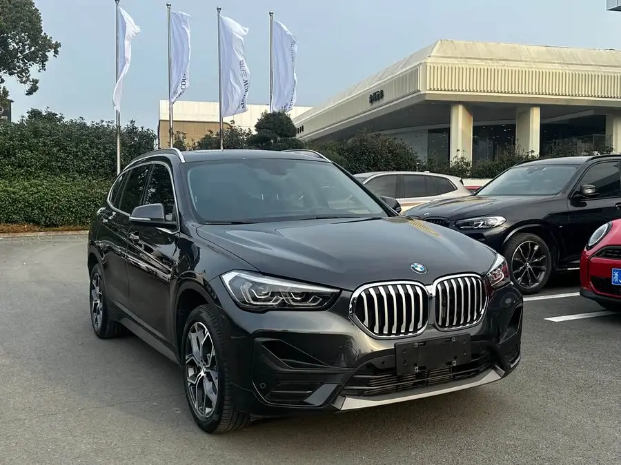 بي إم دبليو X1 2022 sDrive25Li الطراز الرائد