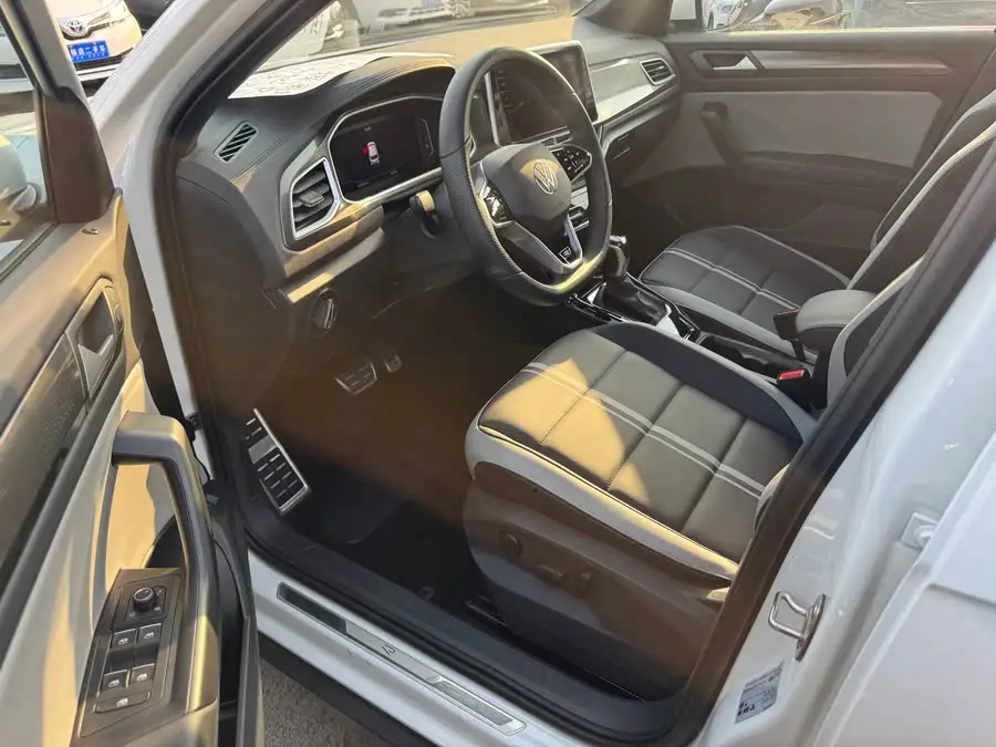 T-ROC 2023 نموذج 300TSI DSG دفع ثنائي إصدار تشوانغغوانغ