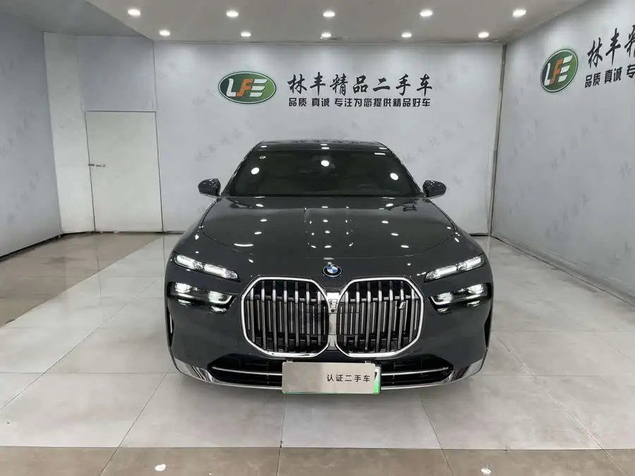 BMW i7 2023 xDrive60L Luxury Package