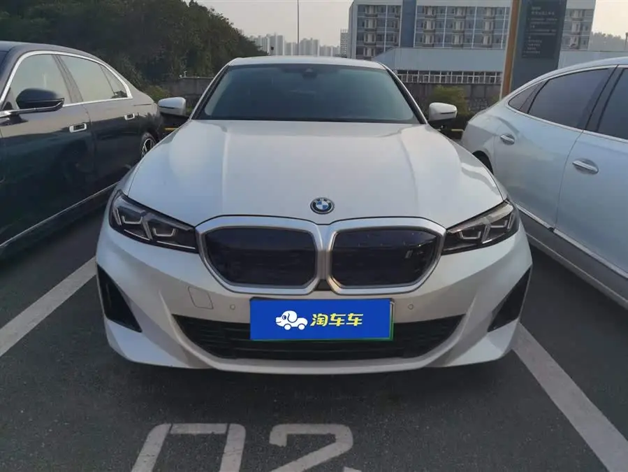 بي إم دابليو i3 2022 eDrive 35 L