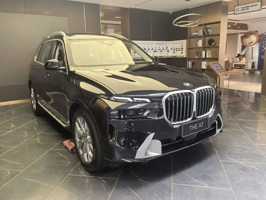 بي إم دبليو X7 2024 xDrive40i حزمة M الرياضية الفاخرة