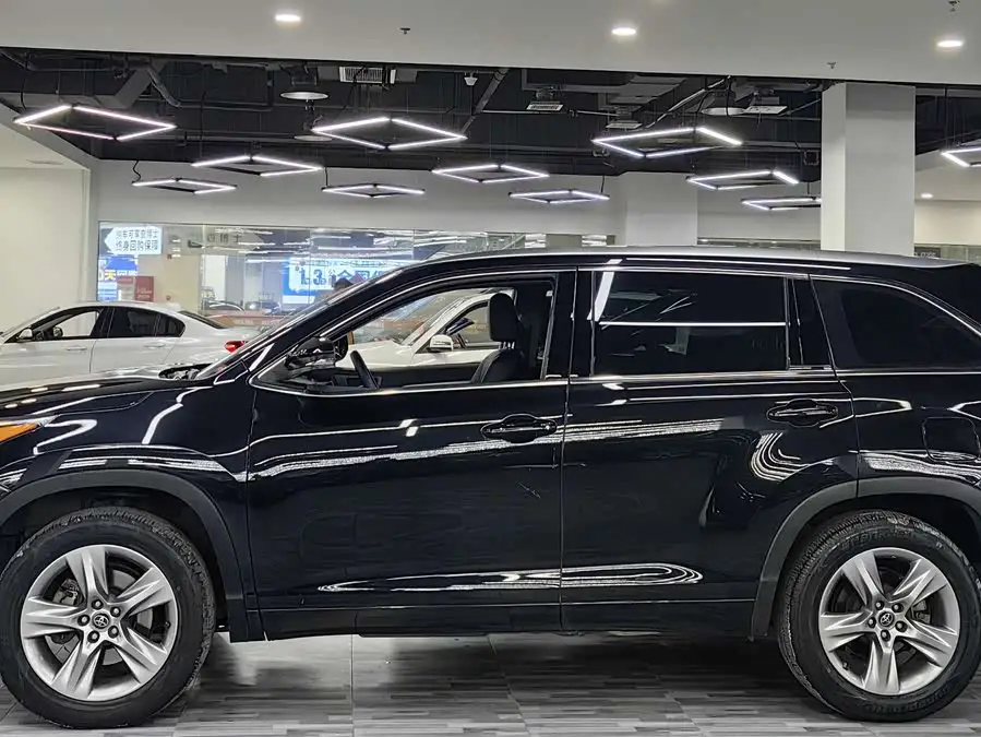 2021 هايلاندر 2.0T دفع رباعي نسخة فاخرة 7 مقاعد