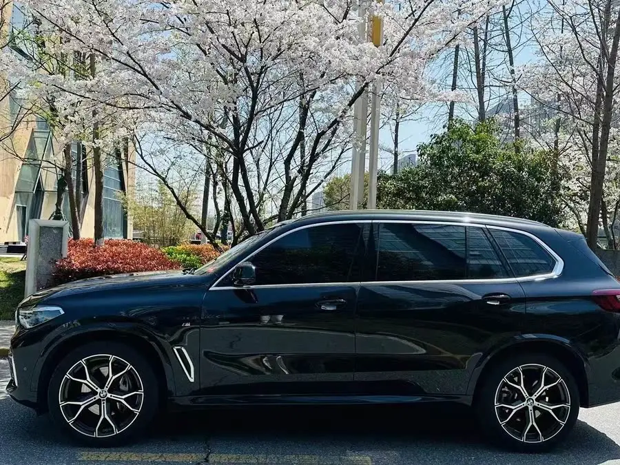 بي إم دبليو X5 2023 xDrive 40Li حزمة M الرياضية