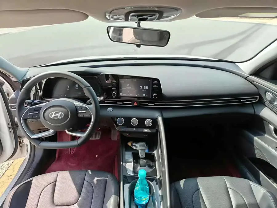 Elantra 2023 1.5L CVT LUX Premium Edition