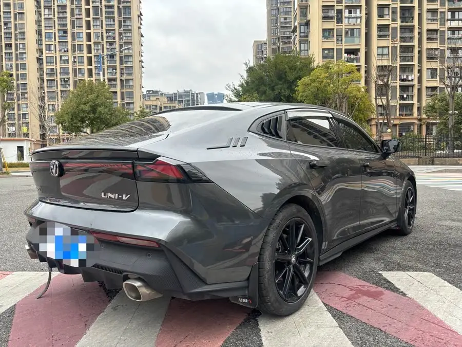 Changan UNI-V 2024 1.5T Smart Navigation Edition