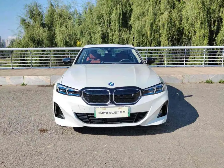 بي إم دبليو i3 2024 eDrive 40 L حزمة الرياضة السوداء