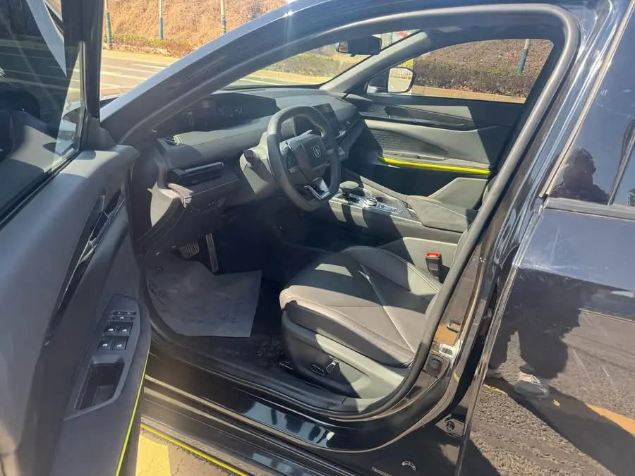 Changan UNI-V 2023 1.5T Premium