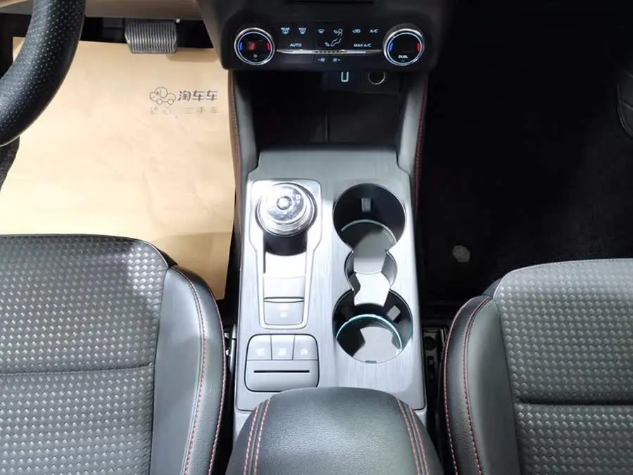 فورد فوكس 2020 سيدان إيكوبوست 180 أوتوماتيكي ST لاين