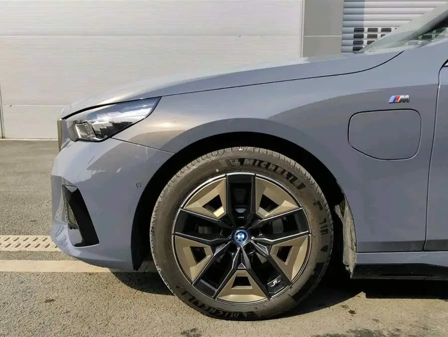 BMW i5 2024 eDrive 35L M Sport Package