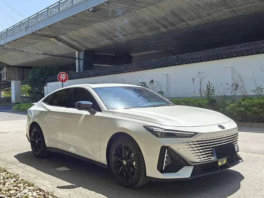 شانجان UNI-V 2022 1.5T الممتازة