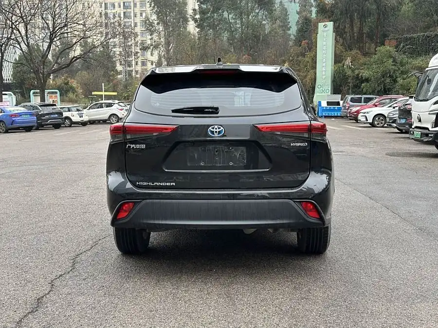 هايلاندر 2022 نسخة هجينة 2.5 لتر دفع أمامي إصدار النخبة 5 مقاعد