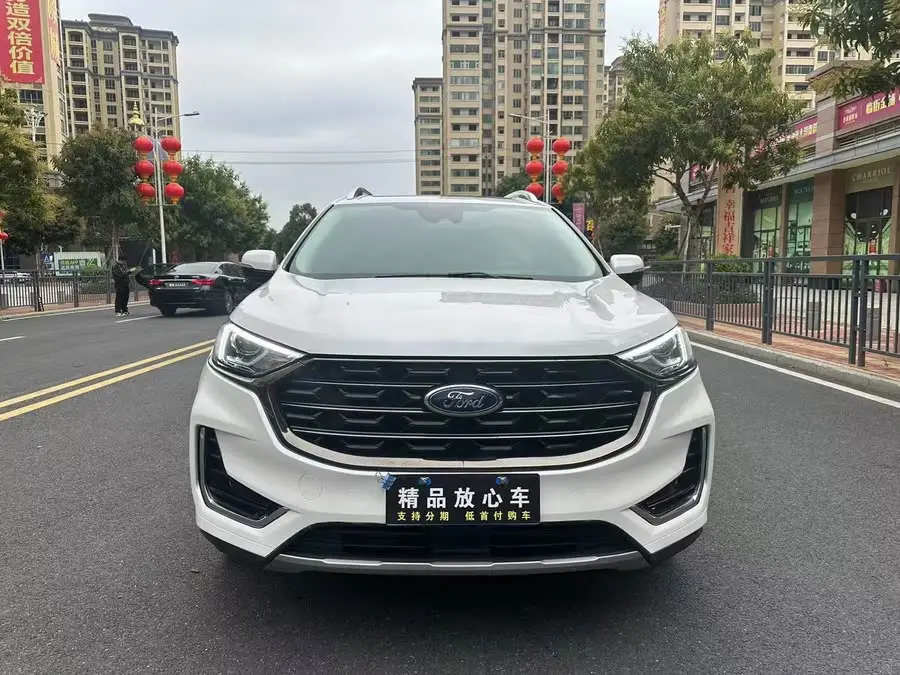 2021 Ford Edge PLUS EcoBoost 245 Two-Wheel Drive Luxury Version 7-Seater