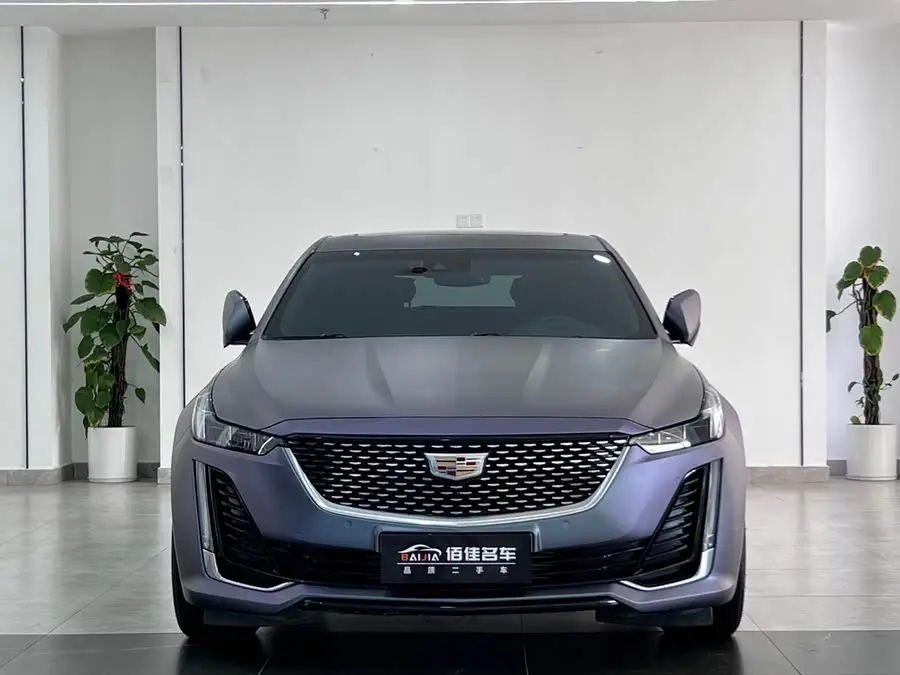 كاديلاك CT5 2023 28T فئة الرفاهية (الإصدار القياسي)