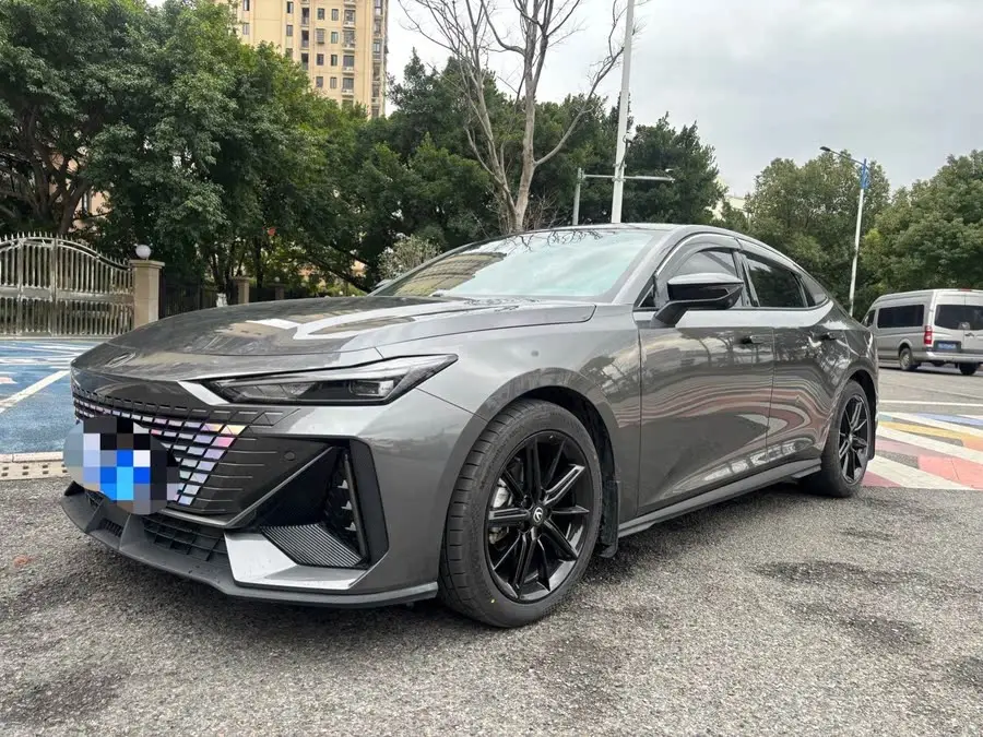 Changan UNI-V 2024 1.5T Smart Navigation Edition