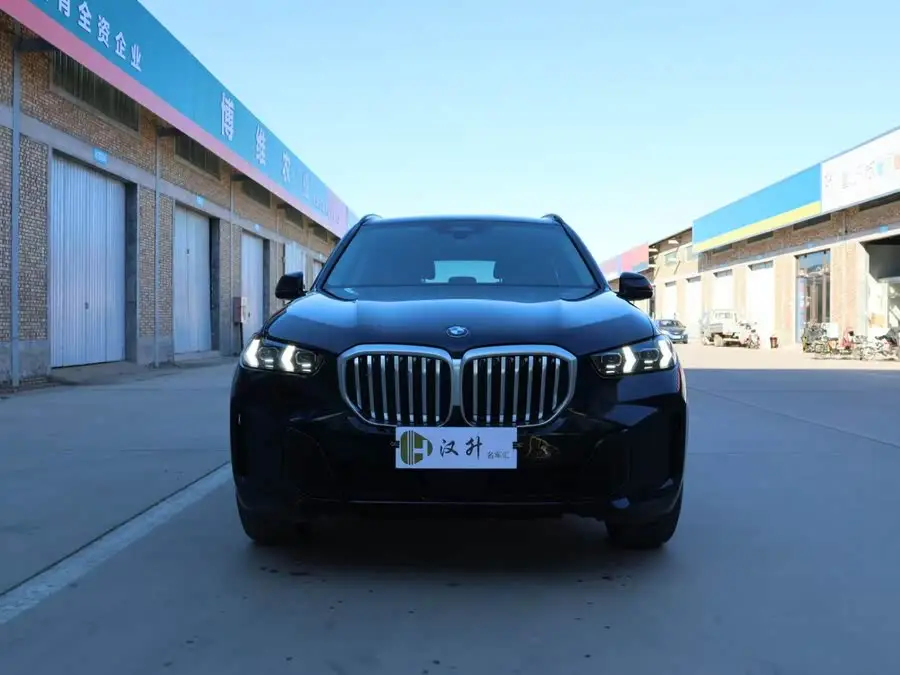 بي إم دبليو X5 2023 xDrive 30Li باقة M الرياضية الفاخرة في الليل