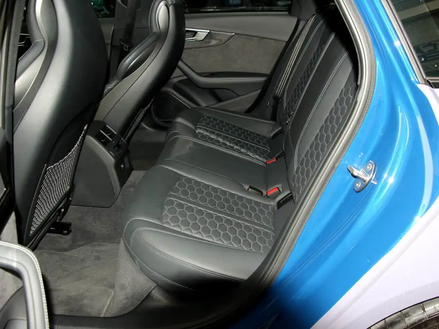 أودي RS 4 2023 RS4 أفانت إصدار بلاك