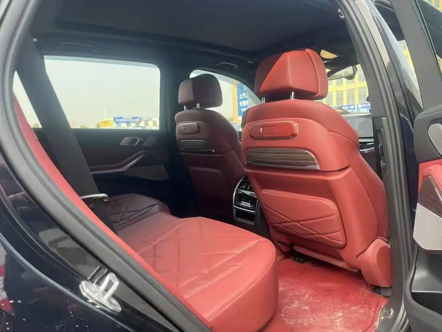 بي إم دبليو X5 2023 xDrive 40Li حزمة الرياضة الليلية M