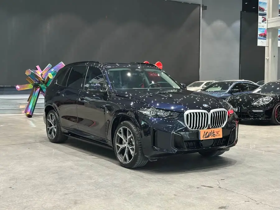 بي إم دبليو X5 2023 xDrive 30Li طراز الفخامة M حزمة الليل الرياضية