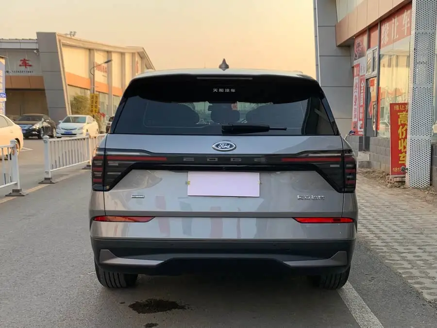 2023 Ford Edge Edge L 2.0T EcoBoost E Hybrid Two-Wheel Drive Luxury Model