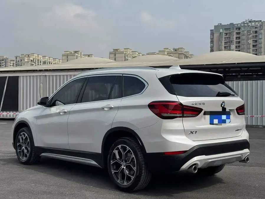 بي إم دبليو X1 2023 sDrive20Li حزمة تصميم X