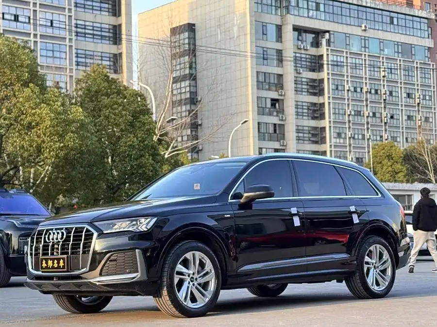 Audi Q7 2024 45 TFSI quattro S line Sport