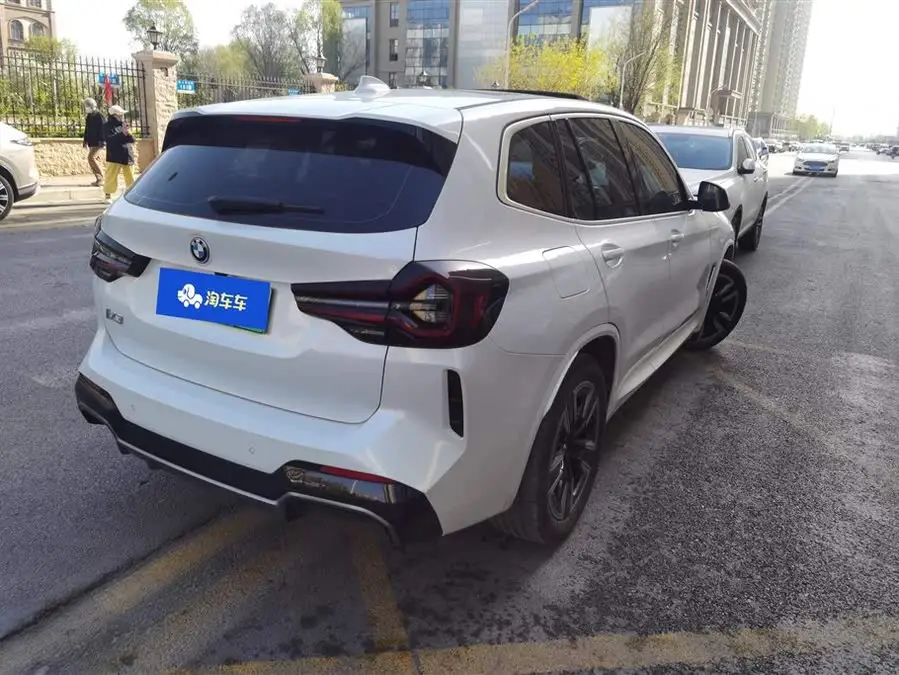 BMW iX3 2023 Leading Model