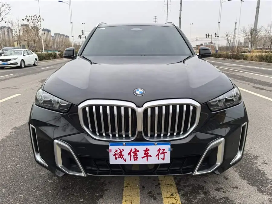 بي إم دبليو X5 2023 xDrive 30Li M حزمة رياضية
