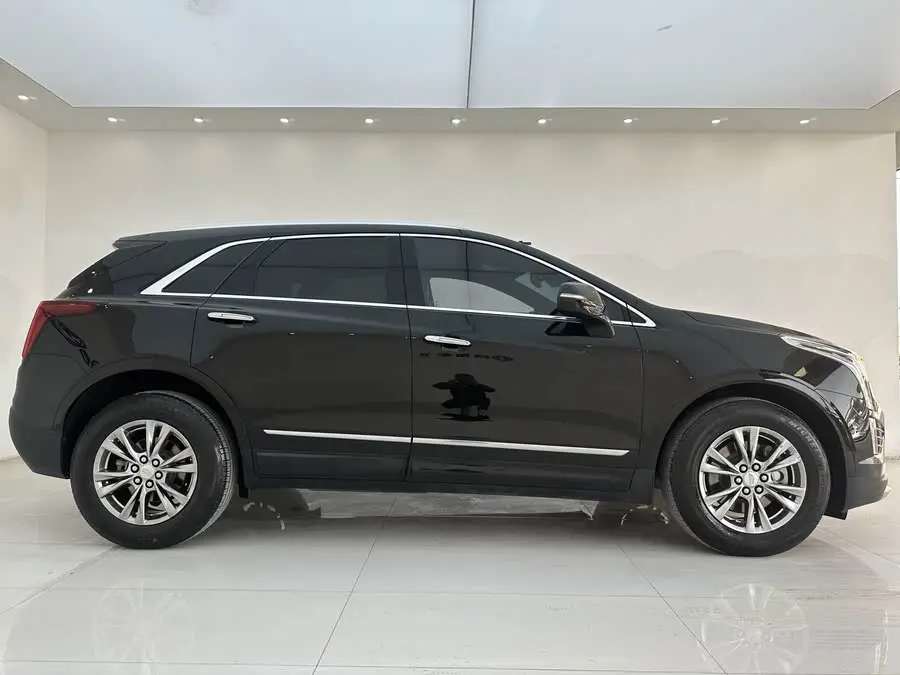 كاديلاك XT5 2020 طراز مُعدل 28T دفع رباعي فاخرة