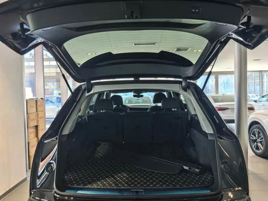 Audi Q7 2023 45 TFSI quattro S line Sport