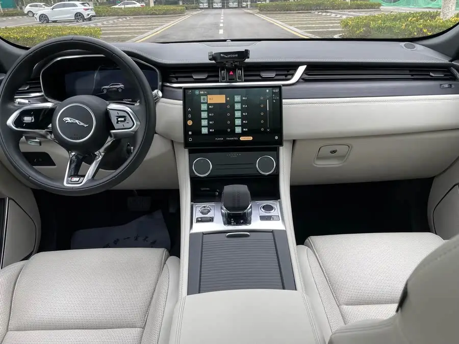 Jaguar F-PACE 2021 Model 250PS R-Dynamic SE