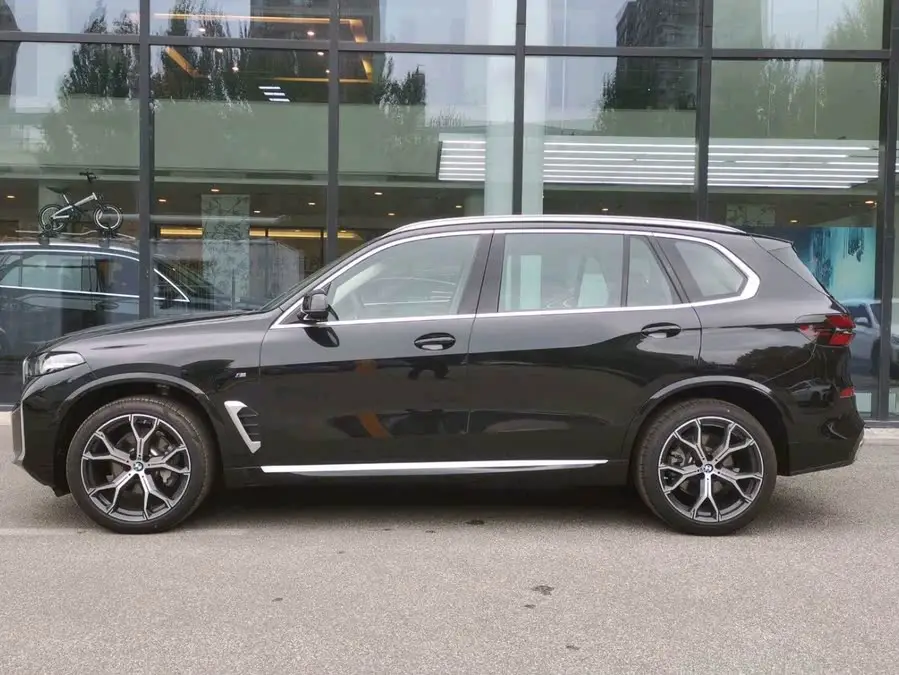 BMW X5 2023 xDrive 30Li Deluxe M Sport Package