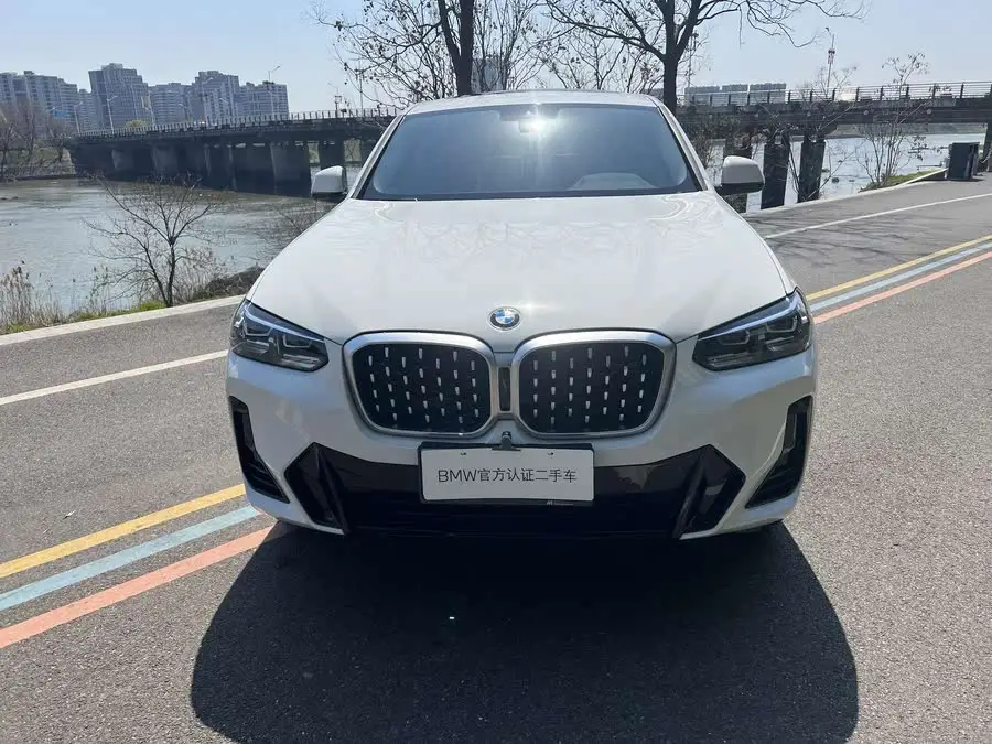 بي إم دبليو X4 2022 xDrive 25i حزمة رياضية M