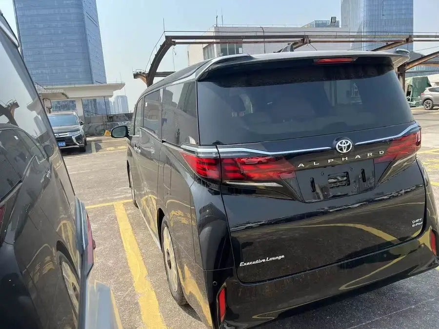 ألفارد 2025 الهجين 2.5L الإصدار الذهبي المميز