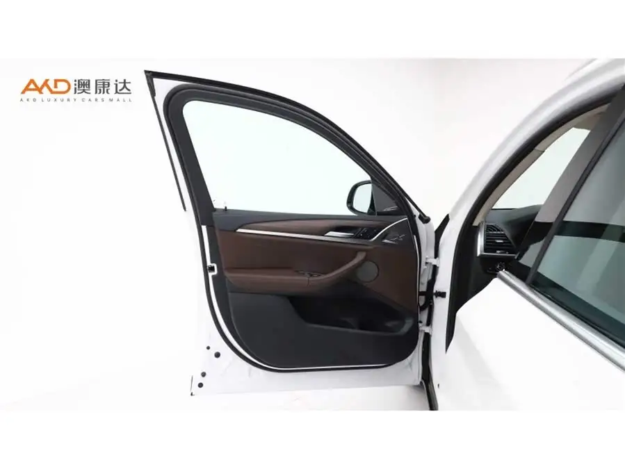 2021 BMW X3 xDrive28i Luxury Package