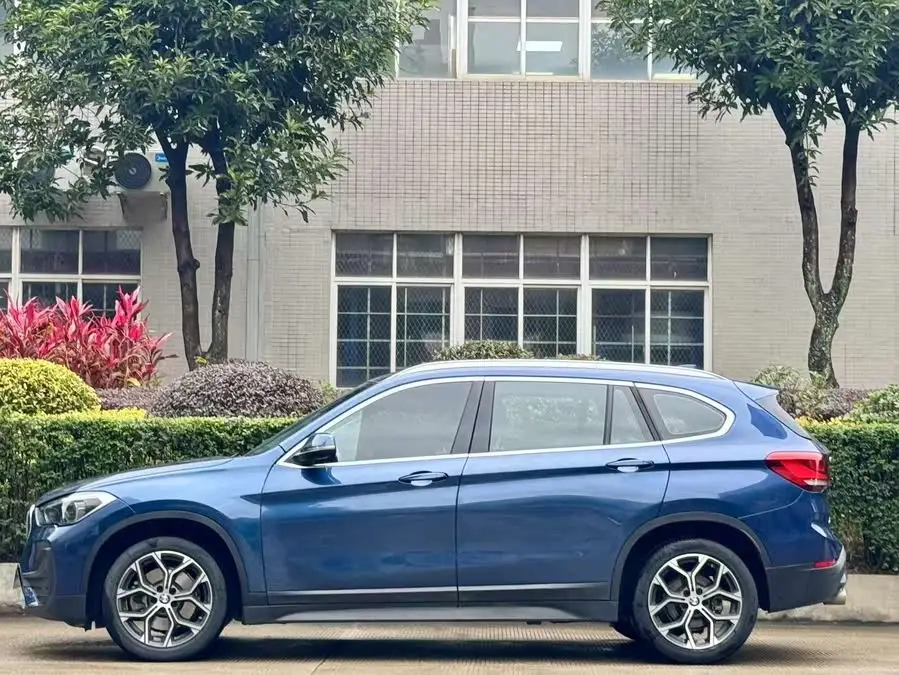 بي إم دبليو X1 2021 sDrive25Li الطراز الرائد