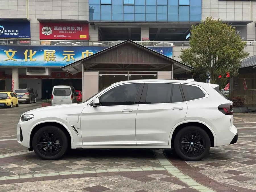 BMW iX3 2022 Facelift Leading Model
