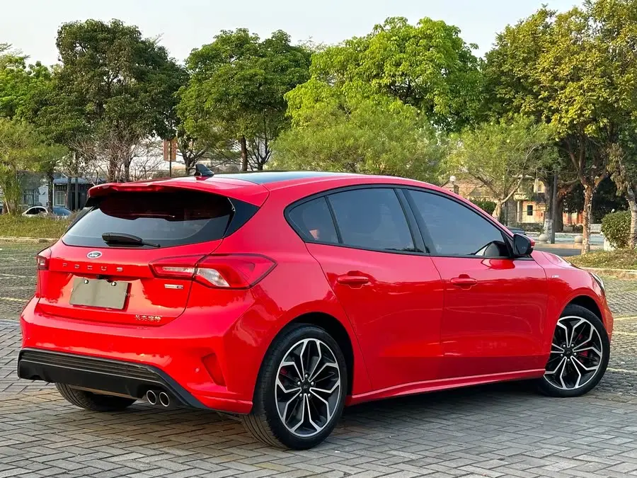 فورد فوكاس 2021 هاتشباك إيكوبوست 180 أوتوماتيك ST لاين