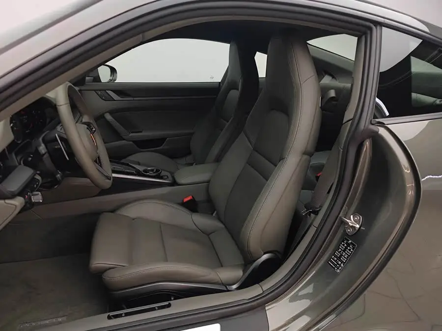 بورش 911 2023 كاريرا 4 3.0T