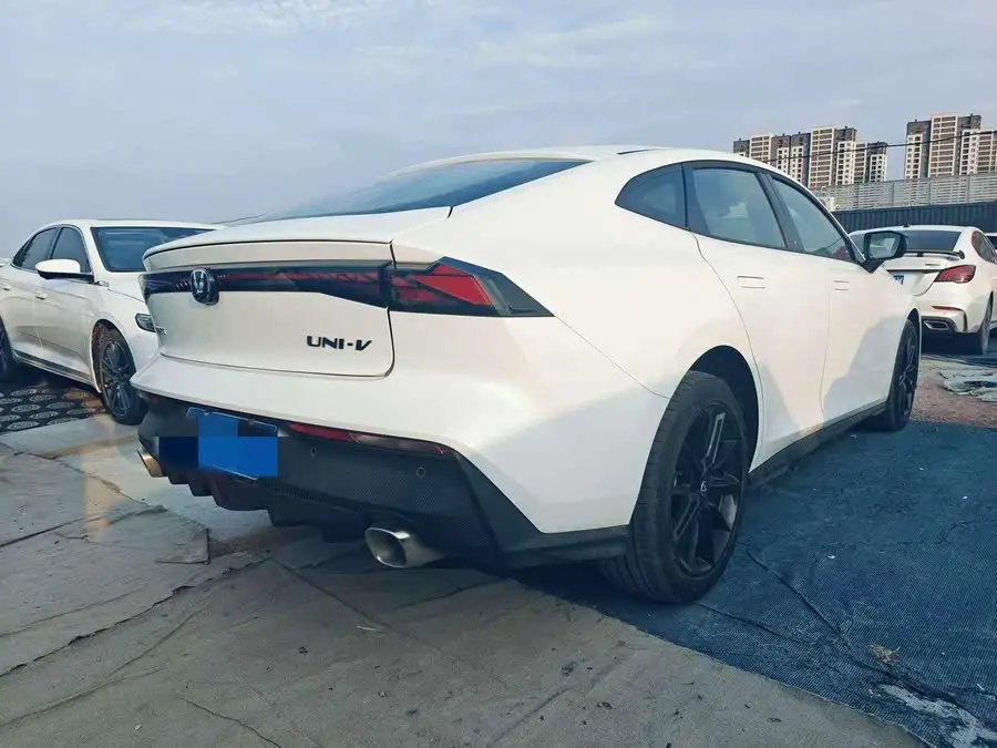 Changan UNI-V 2023 1.5T Premium