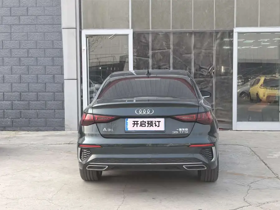 أودي A3 2024 طراز A3L ليموزين 35 TFSI الطراز الرياضي الأنيق