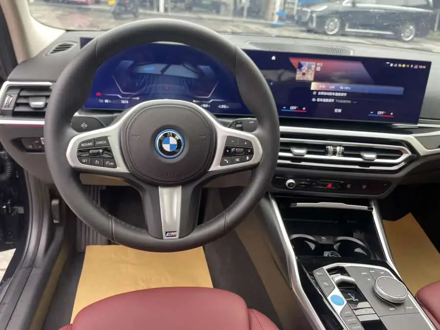 بي إم دبليو i3 2022 ايدرايف 35 L