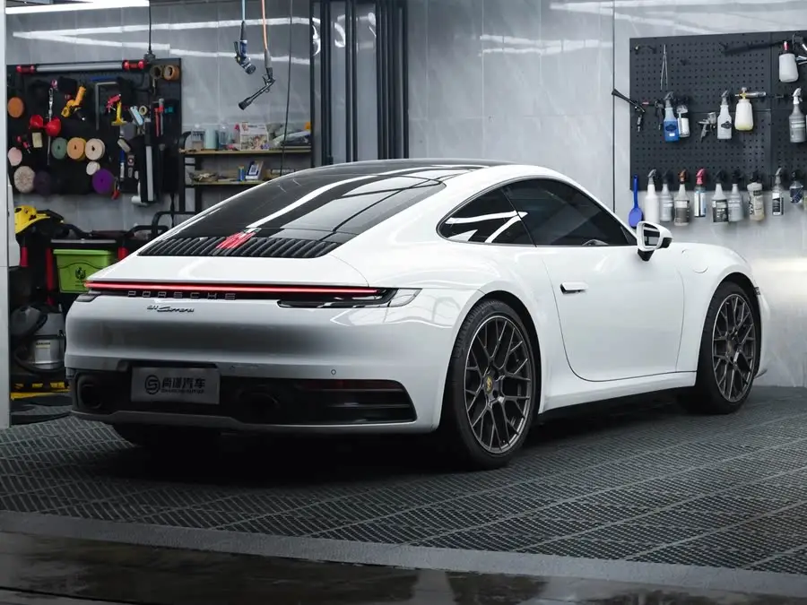 بورش 911 2023 كاريرا 3.0T