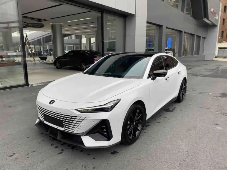 Changan UNI-V 2022 1.5T Smart Navigation Edition