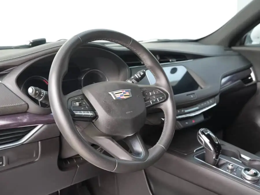 Cadillac XT4 2022 28T FWD Luxury