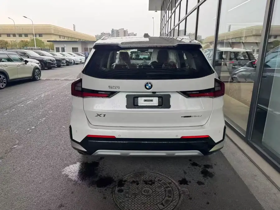 بي ام دبليو X1 2024 sDrive25Li حزمة تصميم X